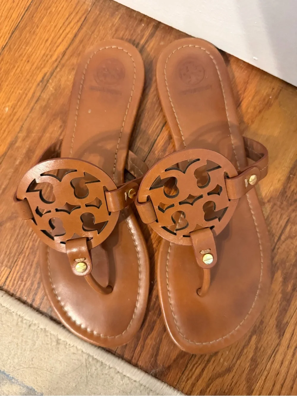 Tory Burch Leather Circle-Logo Thong Sandals - Brown - Picture 2 of 4